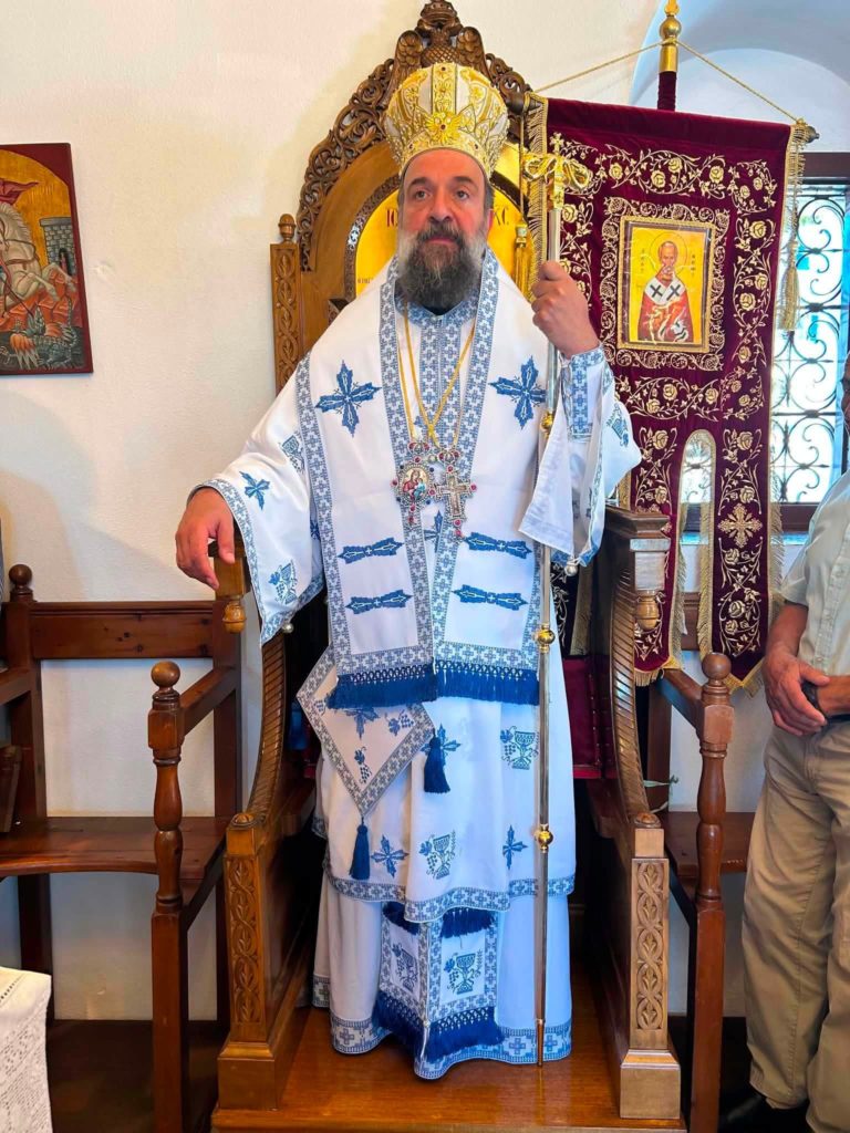 Θεία Λειτουργία στην Ηρακλειά τέλεσε ο Μητροπολίτης Θήρας Αμφιλόχιος - μια φωτογραφία 4