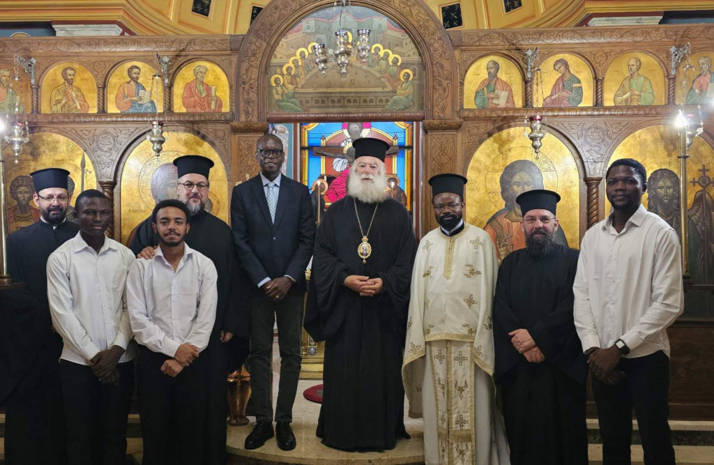 Πανηγυρική Θεία Λειτουργία στην Αλεξάνδρεια και ρασοφορία 10 ιεροσπουδαστών - μια φωτογραφία 6