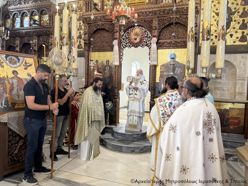 Αρχιερατική Θεία Λειτουργία και ετήσιο μνημόσυνο στη Μητρόπολη Ιεράπετρας - μια φωτογραφία 6