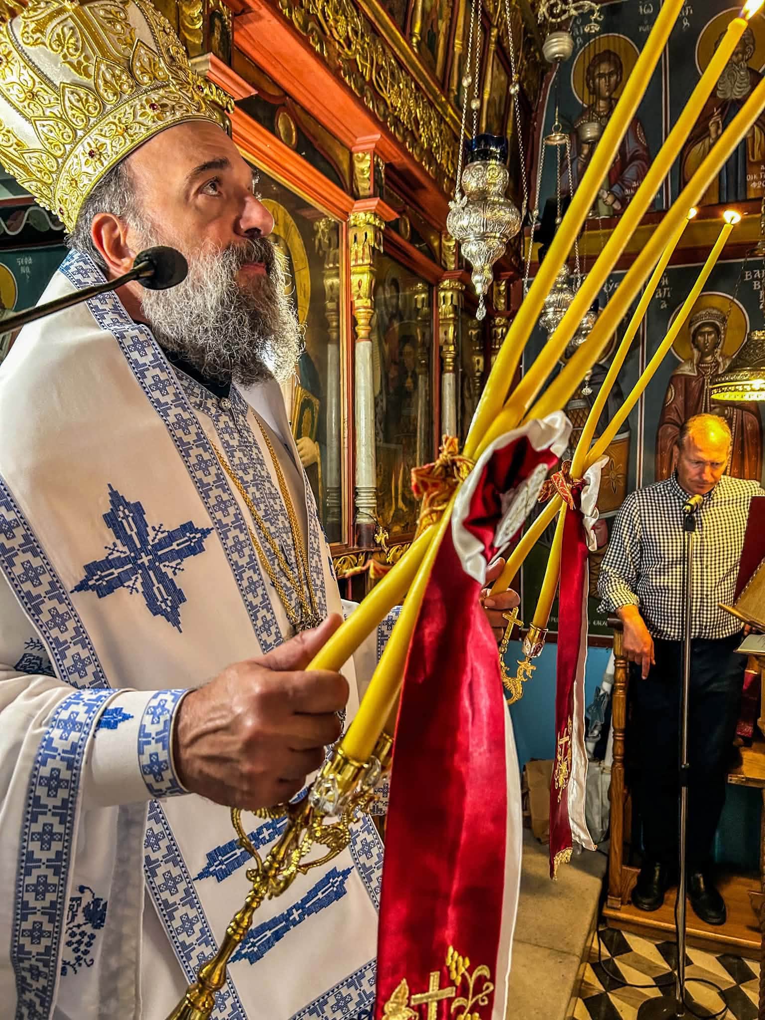 Αρχιερατική Θεία Λειτουργία στο Κουφονήσι από τον Μητροπολίτη Θήρας Αμφιλόχιο - μια φωτογραφία 1