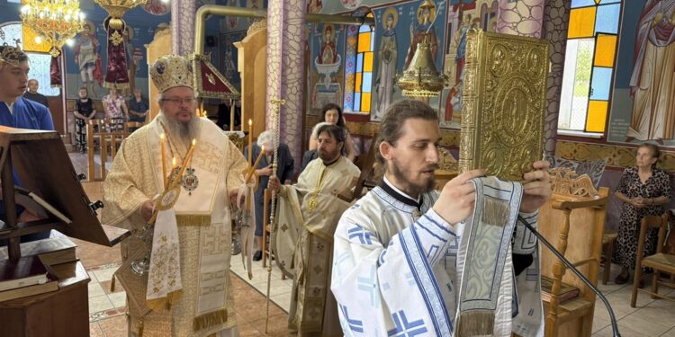 Ο Μητροπολίτης Λαρίσηςλειτούργησε και μίλησε για την ερήμωση της υπαίθρου - μια φωτογραφία 1