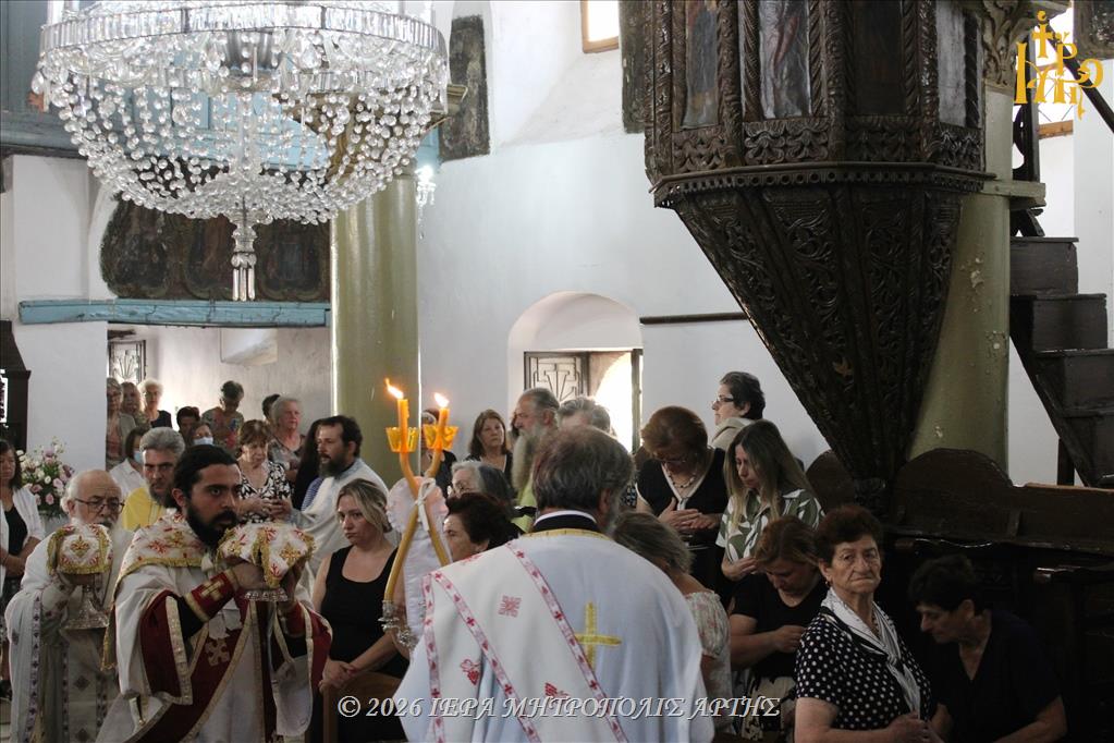 Χειροτονία ιερομονάχου από τον Μητροπολίτη Άρτης - μια φωτογραφία 4