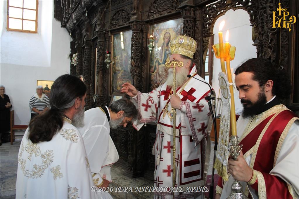 Χειροτονία ιερομονάχου από τον Μητροπολίτη Άρτης - μια φωτογραφία 8