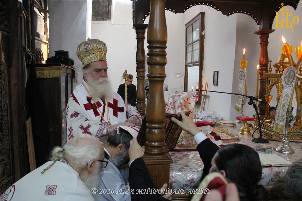 Χειροτονία ιερομονάχου από τον Μητροπολίτη Άρτης - μια φωτογραφία 11