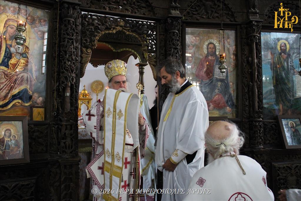 Χειροτονία ιερομονάχου από τον Μητροπολίτη Άρτης - μια φωτογραφία 13