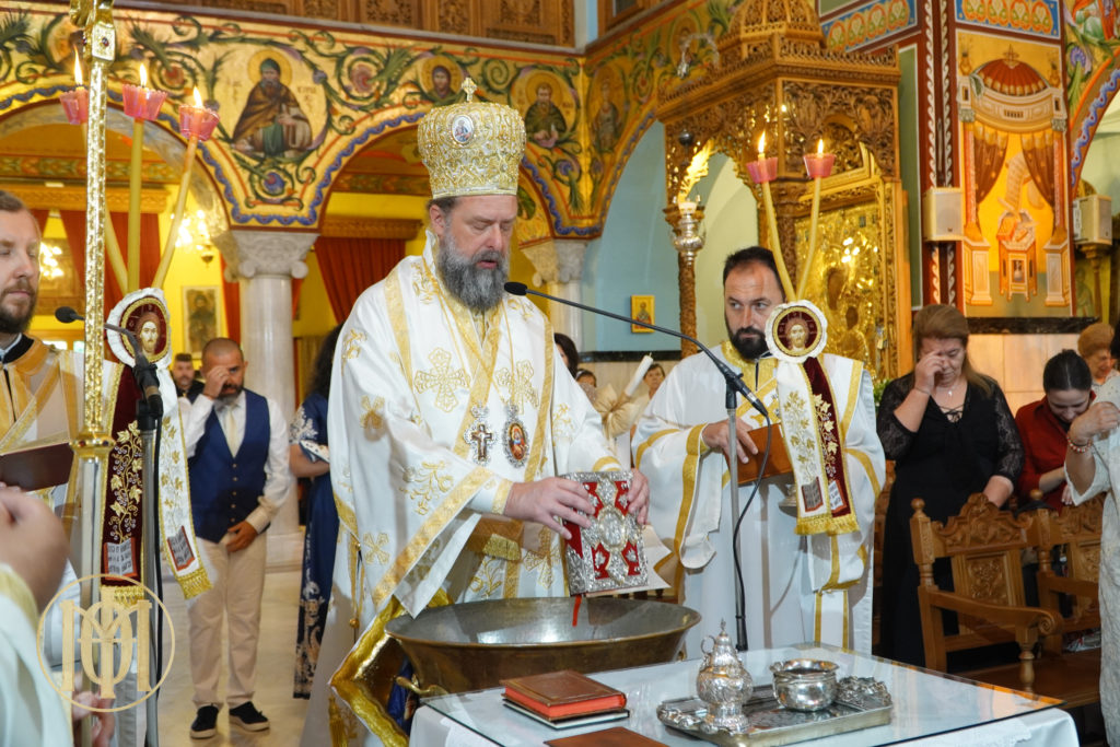 Ο Θεσσαλονίκης Φιλόθεος τέλεσε Βάπτιση κατά τη διάρκεια Θείας Λειτουργίας - μια φωτογραφία 3