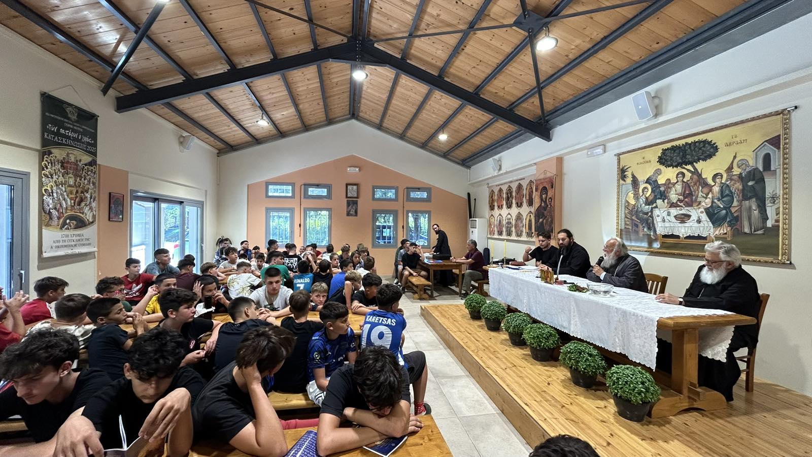 Ο Μητροπολίτης Κερκύρας Νεκτάριος ευλόγησε τα παιδιά των κατασκηνώσεων - μια φωτογραφία 6