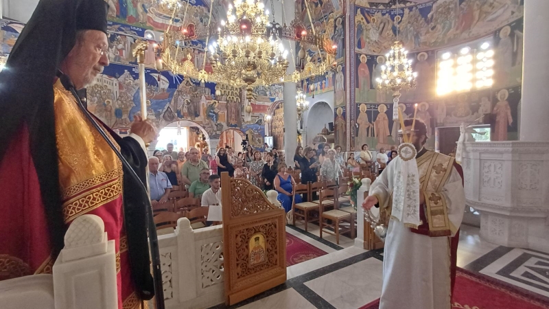 Χιλιάδες Χριστιανοί στη λιτανεία της εικόνας του Αγίου Νικοδήμου στη Νάξο - μια φωτογραφία 5