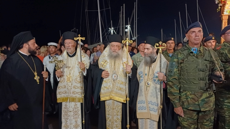 Χιλιάδες Χριστιανοί στη λιτανεία της εικόνας του Αγίου Νικοδήμου στη Νάξο - μια φωτογραφία 12