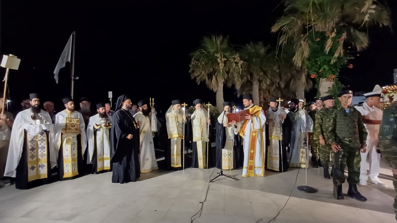 Χιλιάδες Χριστιανοί στη λιτανεία της εικόνας του Αγίου Νικοδήμου στη Νάξο - μια φωτογραφία 18