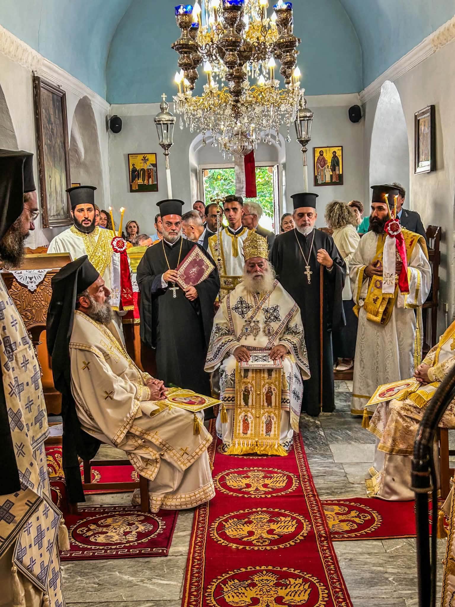 Ο Πατριάρχης Αλεξανδρείας Θεόδωρος Β' λειτούργησε στην Αμοργό - μια φωτογραφία 1