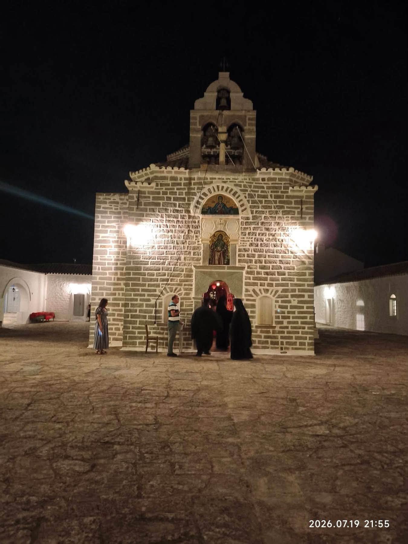 Αγρυπνία για τον Προφήτη Ηλία στην ομώνυμη Μονή της Ύδρας - μια φωτογραφία 1