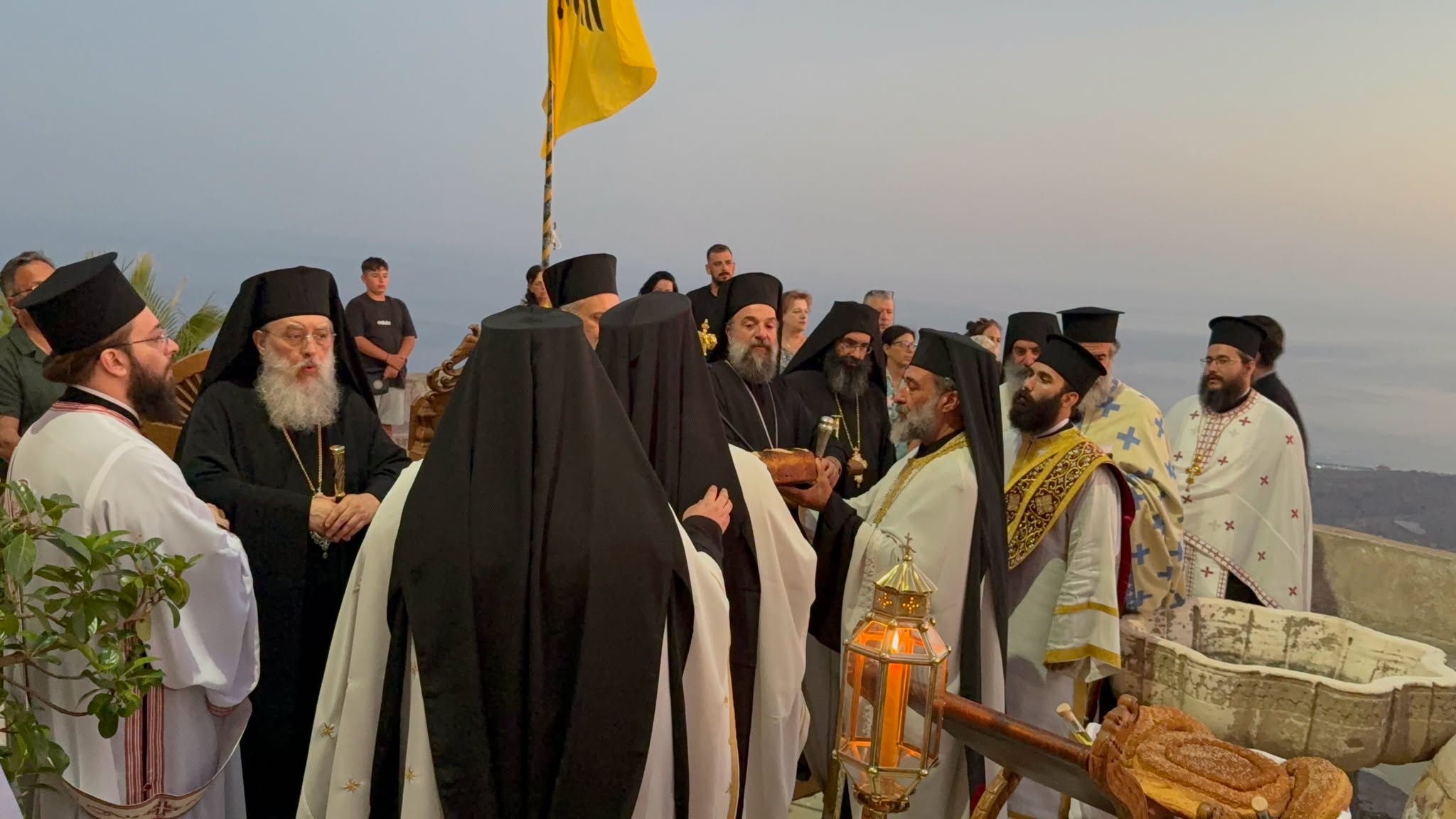 Τρισαρχιερατικός εορτασμός Προφήτου Ηλιού στη Σαντορίνη - μια φωτογραφία 2