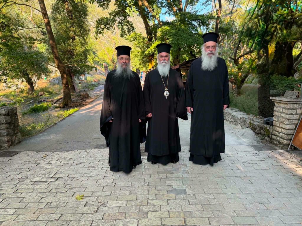 Οι Μητροπολίτες Πατρών και Μαντινείας επισκέφθηκαν το Πλανητέρο Καλαβρύτων - μια φωτογραφία 1