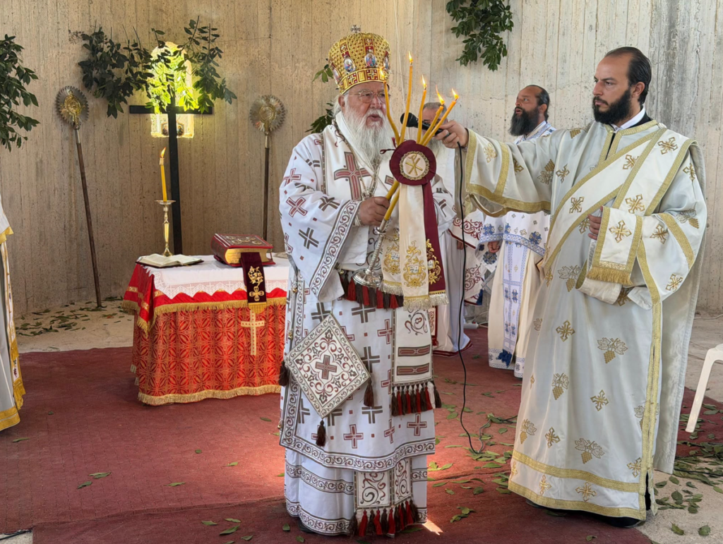 Ο Μητροπολίτης Κερκύρας λειτούργησε σε νεοανεγερθέντα Ναό της Αγίας Άννης - μια φωτογραφία 2