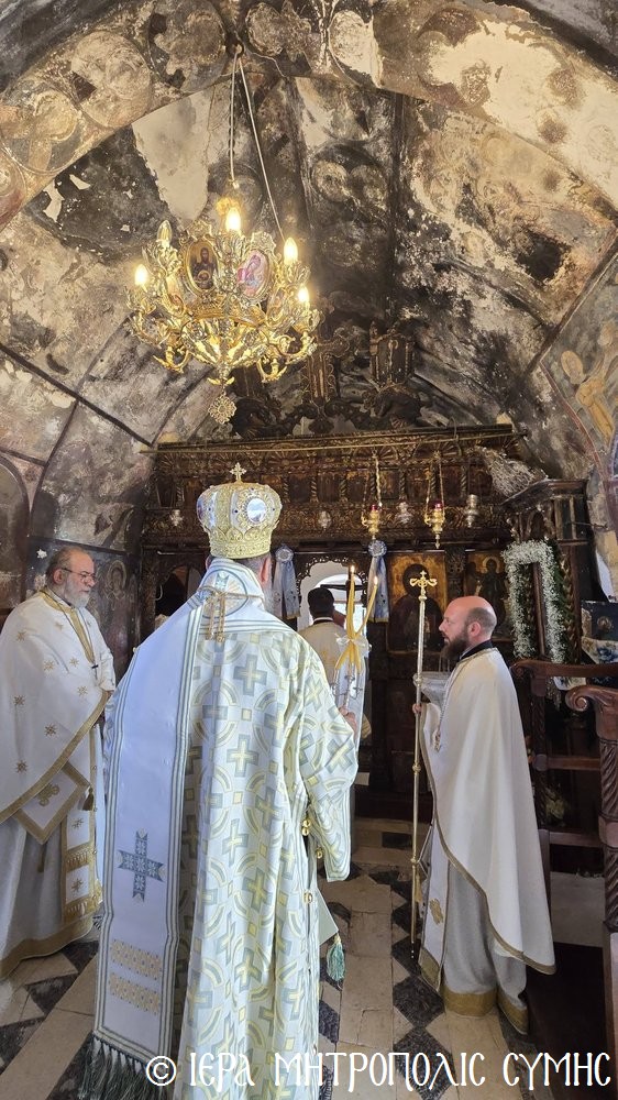 Ο Μητροπολίτης Σύμης λειτούργησε στη Μονή Προφήτου Ηλιού στη Σύμη - μια φωτογραφία 4