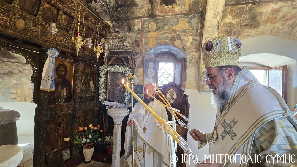 Ο Μητροπολίτης Σύμης λειτούργησε στη Μονή Προφήτου Ηλιού στη Σύμη - μια φωτογραφία 5
