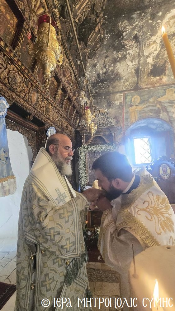 Ο Μητροπολίτης Σύμης λειτούργησε στη Μονή Προφήτου Ηλιού στη Σύμη - μια φωτογραφία 8