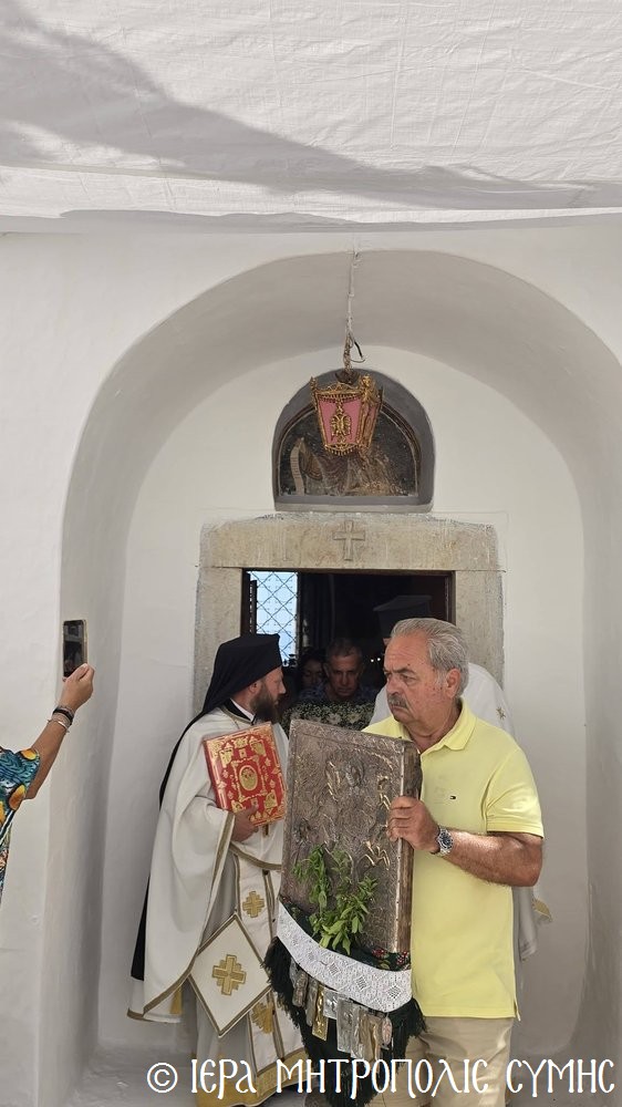Ο Μητροπολίτης Σύμης λειτούργησε στη Μονή Προφήτου Ηλιού στη Σύμη - μια φωτογραφία 10