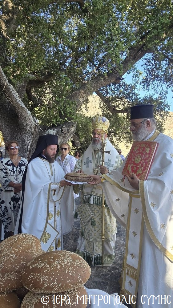 Ο Μητροπολίτης Σύμης λειτούργησε στη Μονή Προφήτου Ηλιού στη Σύμη - μια φωτογραφία 15