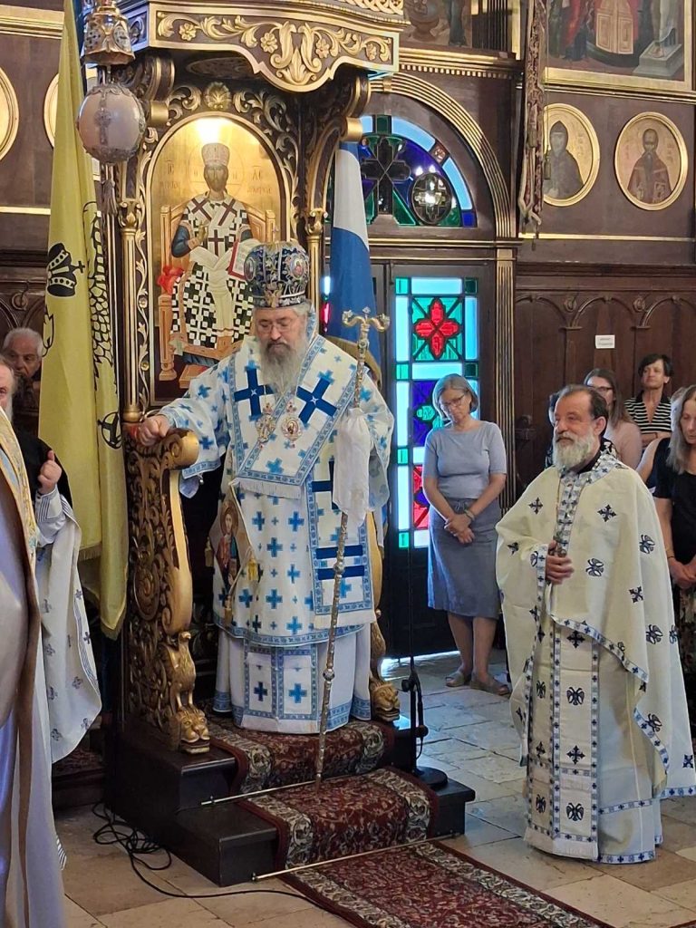 Αρχιερατική Θεία Λειτουργία και χειροθεσία αναγνώστη στην Ι. Μ. Φανερωμένης - μια φωτογραφία 4