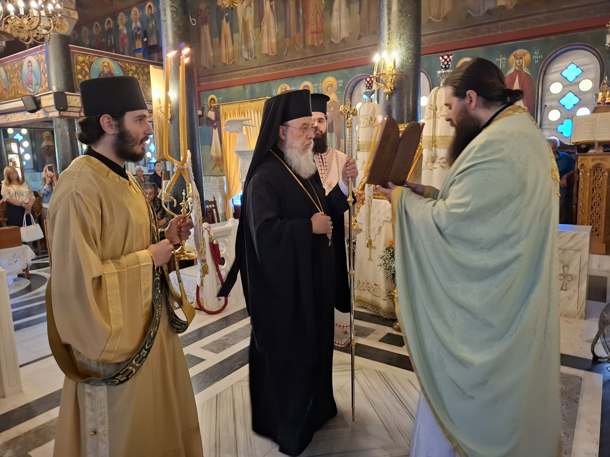 Ο Μητρ. Κηφισίας προσκύνησε και τίμησε την Τιμία Κάρα του Οσίου Γερβασίου - μια φωτογραφία 5