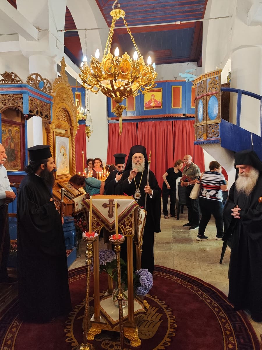 Ο Μητροπολίτης Θεσσαλιώτιδος χοροστάτησε στην Παράκληση στη Στεφανιάδα - μια φωτογραφία 1
