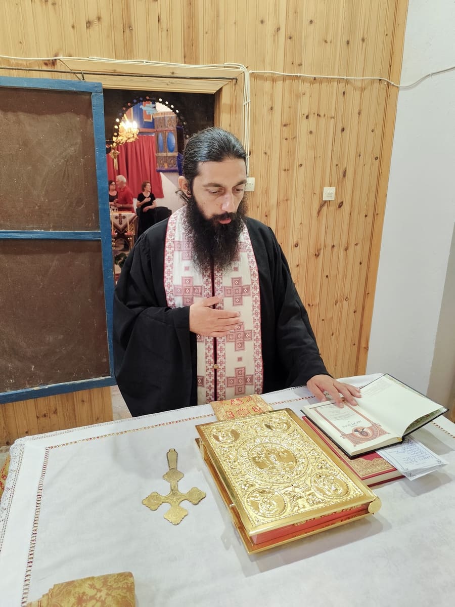 Ο Μητροπολίτης Θεσσαλιώτιδος χοροστάτησε στην Παράκληση στη Στεφανιάδα - μια φωτογραφία 2