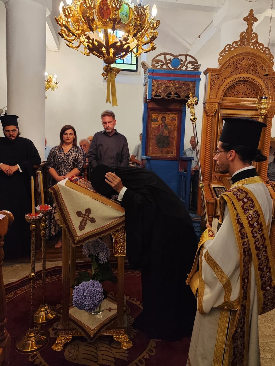 Ο Μητροπολίτης Θεσσαλιώτιδος χοροστάτησε στην Παράκληση στη Στεφανιάδα - μια φωτογραφία 8