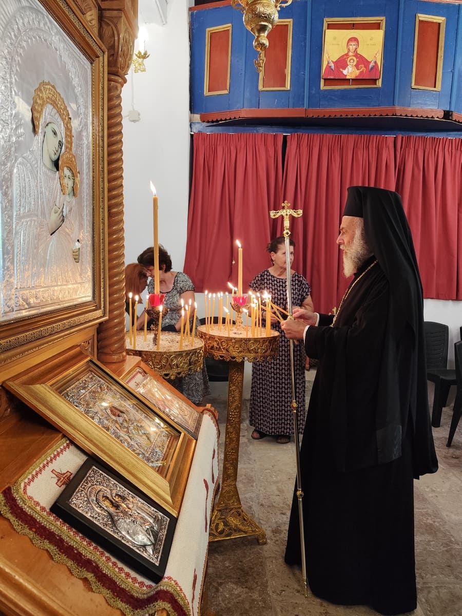 Ο Μητροπολίτης Θεσσαλιώτιδος χοροστάτησε στην Παράκληση στη Στεφανιάδα - μια φωτογραφία 9