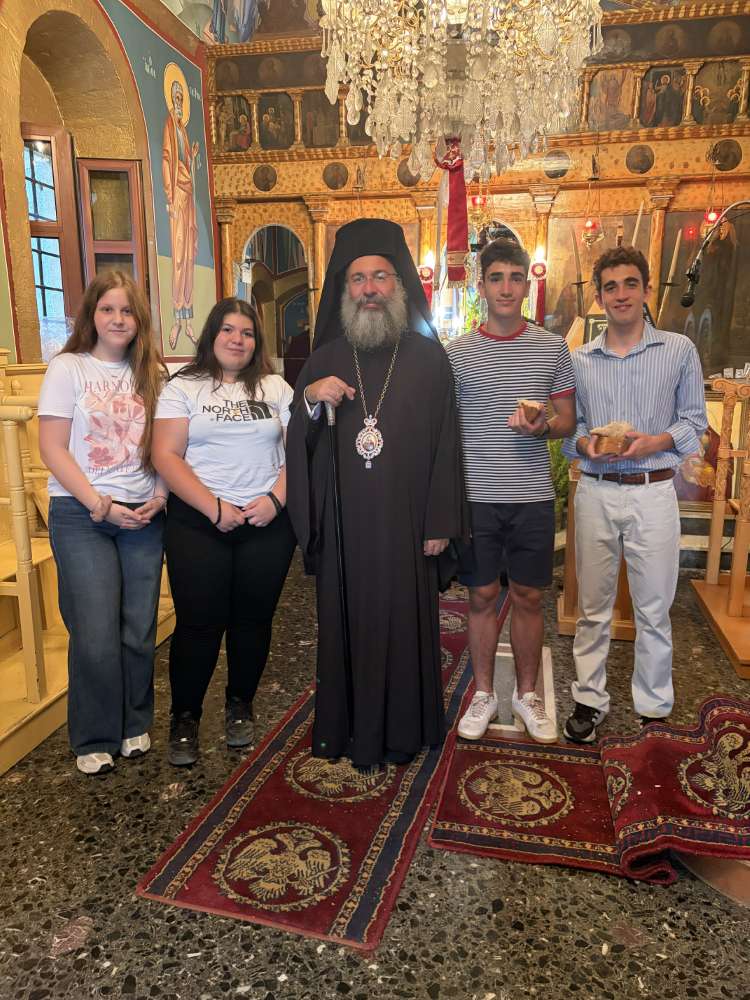 Πλήθος παιδιών και νέων τιμά την Παναγία στο Ρέθυμνο - μια φωτογραφία 3