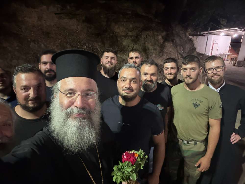 Πλήθος παιδιών και νέων τιμά την Παναγία στο Ρέθυμνο - μια φωτογραφία 6