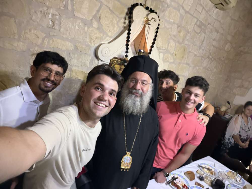 Πλήθος παιδιών και νέων τιμά την Παναγία στο Ρέθυμνο - μια φωτογραφία 8