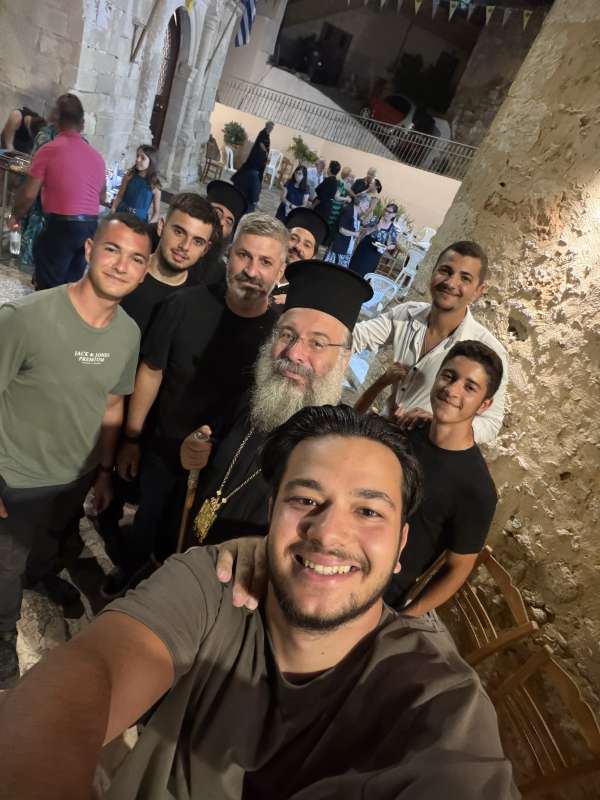Πλήθος παιδιών και νέων τιμά την Παναγία στο Ρέθυμνο - μια φωτογραφία 12
