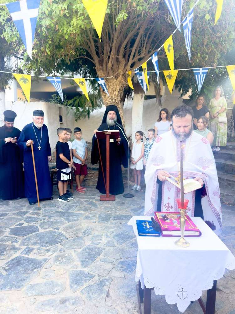 Πλήθος παιδιών και νέων τιμά την Παναγία στο Ρέθυμνο - μια φωτογραφία 13
