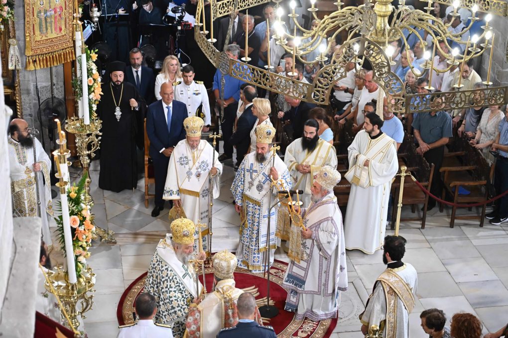 Πανηγύρισε με λαμπρότητα η Παναγία Εκατονταπυλιανή στην Πάρο - μια φωτογραφία 1