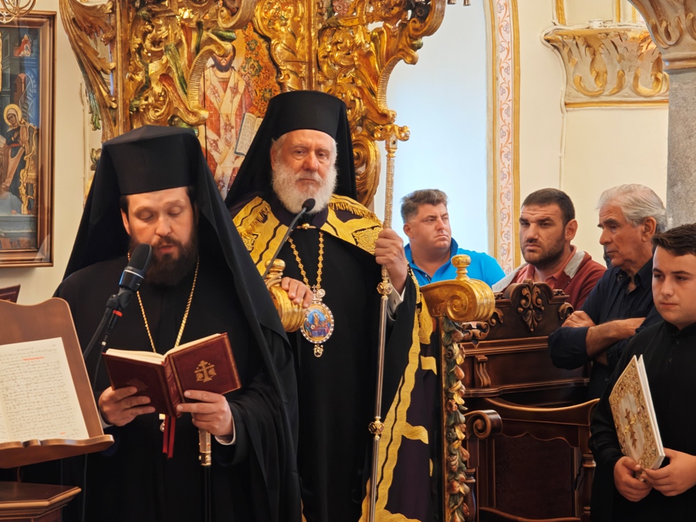 Λιτανεύτηκε η Παναγία Τουρλιανή στη Μύκονο - μια φωτογραφία 2