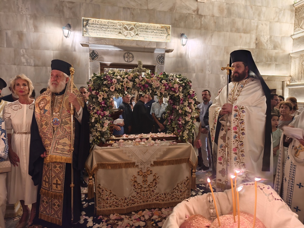 Λιτανεύτηκε η Παναγία Τουρλιανή στη Μύκονο - μια φωτογραφία 8