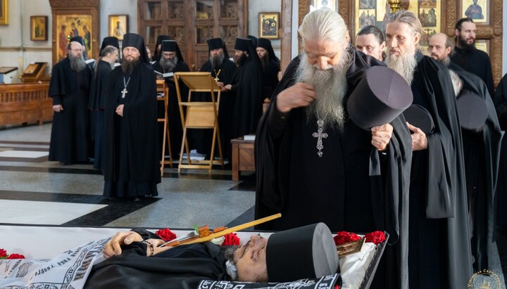 &Kappa;&eta;&delta;&epsilon;ί&alpha; &gamma;&iota;&alpha; &tau;&omicron;&nu; &mu;&omicron;&nu;&alpha;&chi;ό Barsanuphius (Turyansky). &Phi;&omega;&tau;&omicron;&gamma;&rho;&alpha;&phi;ί&alpha;: Svyatogorsk Lavra