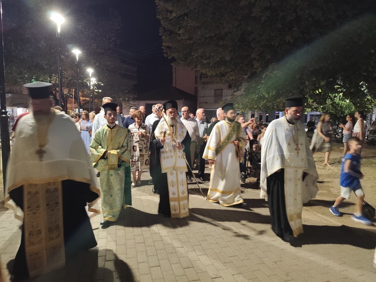 Πάνδημος Εσπερινός προς τιμήν του Αγίου Αλεξάνδρου τελέσθηκε στην Καρδίτσα - μια φωτογραφία 4