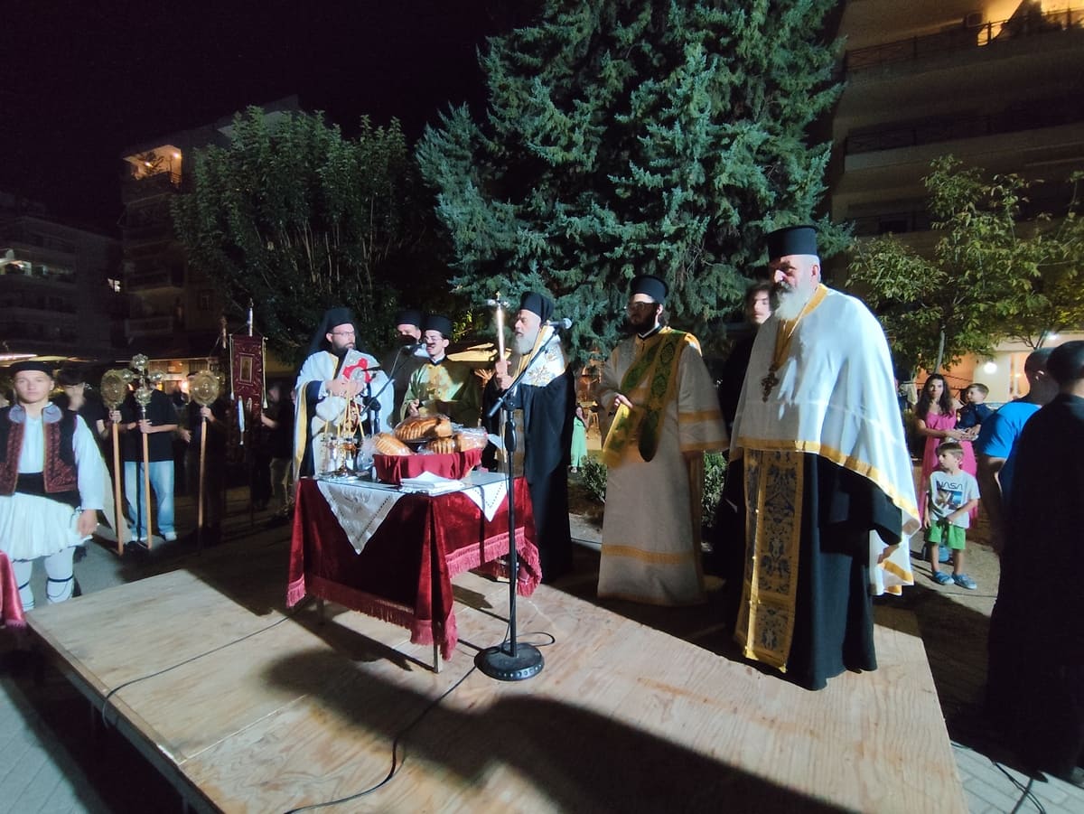 Πάνδημος Εσπερινός προς τιμήν του Αγίου Αλεξάνδρου τελέσθηκε στην Καρδίτσα - μια φωτογραφία 8