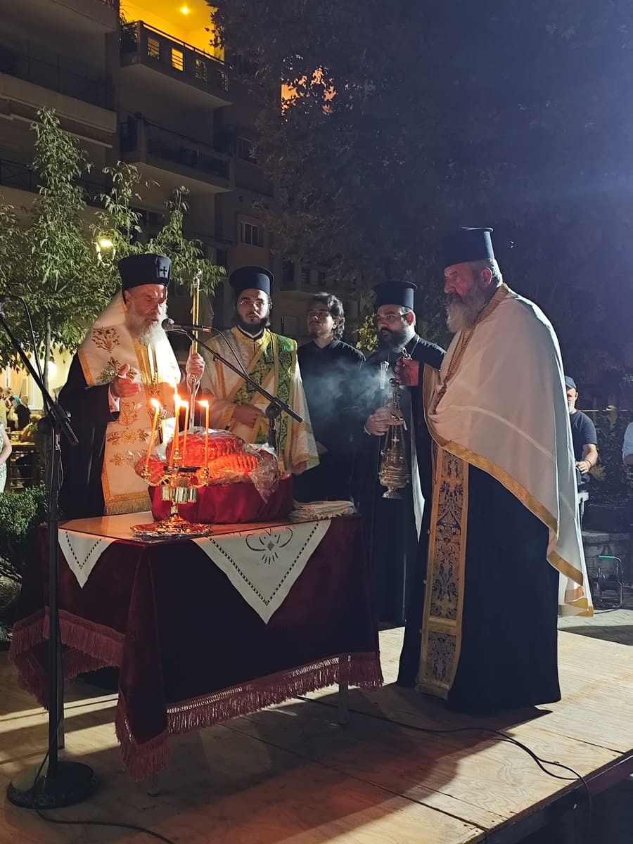 Πάνδημος Εσπερινός προς τιμήν του Αγίου Αλεξάνδρου τελέσθηκε στην Καρδίτσα - μια φωτογραφία 15