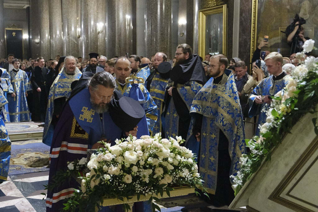 Το ιερό λείψανο του Αγίου Σπυρίδωνος έφτασε στην Αγία Πετρούπολη - μια φωτογραφία 1