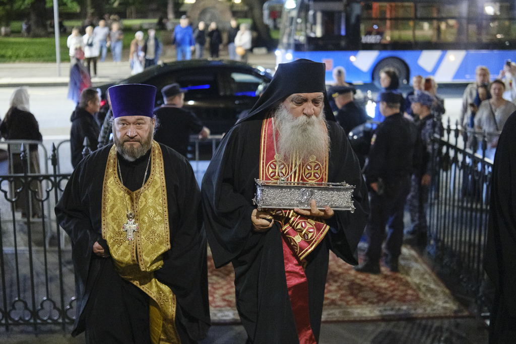 Το ιερό λείψανο του Αγίου Σπυρίδωνος έφτασε στην Αγία Πετρούπολη - μια φωτογραφία 6