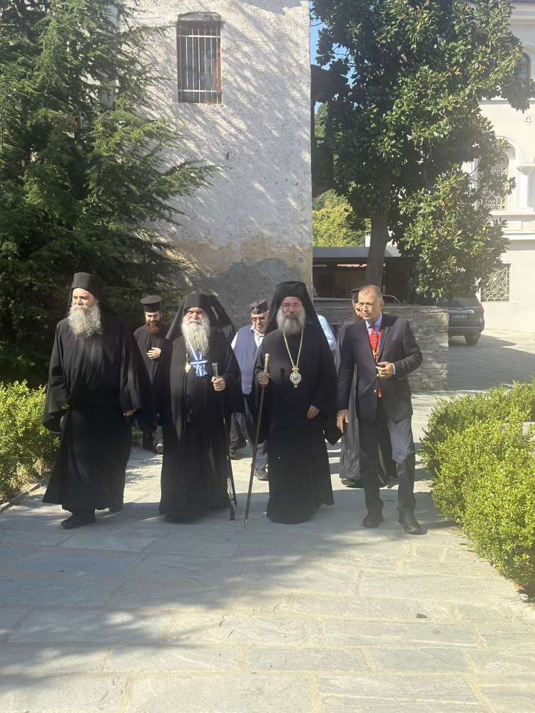 Ο Μητροπολίτης Ρεθύμνης προεξήρχε της Αγρυπνίας στο Πρωτάτο του Αγίου Όρους - μια φωτογραφία 9