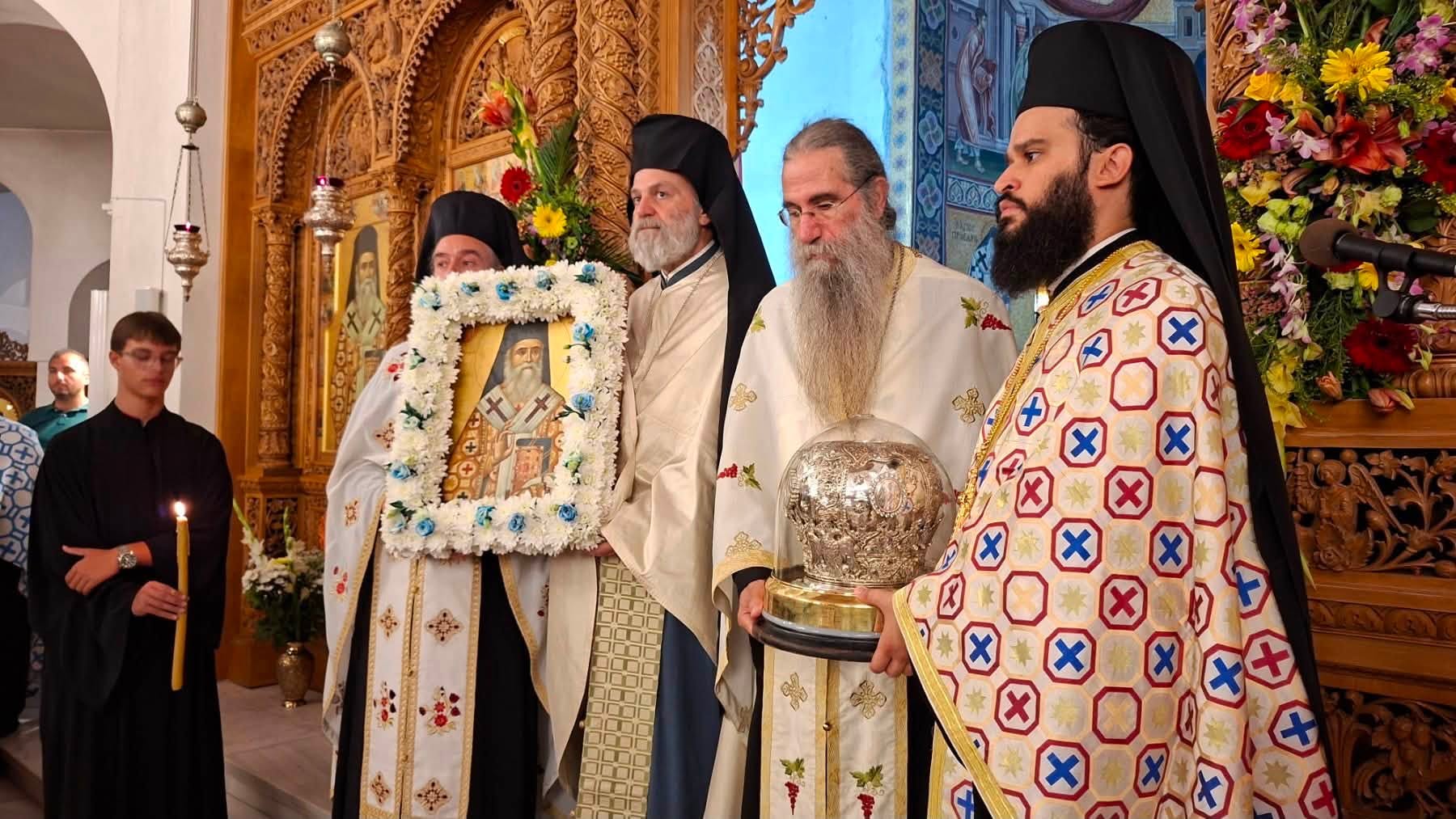 Μέγας Τρισαρχιερατικός Εσπερινός τελέστηκε στον Άγιο Νεκτάριο Αίγινας - μια φωτογραφία 2