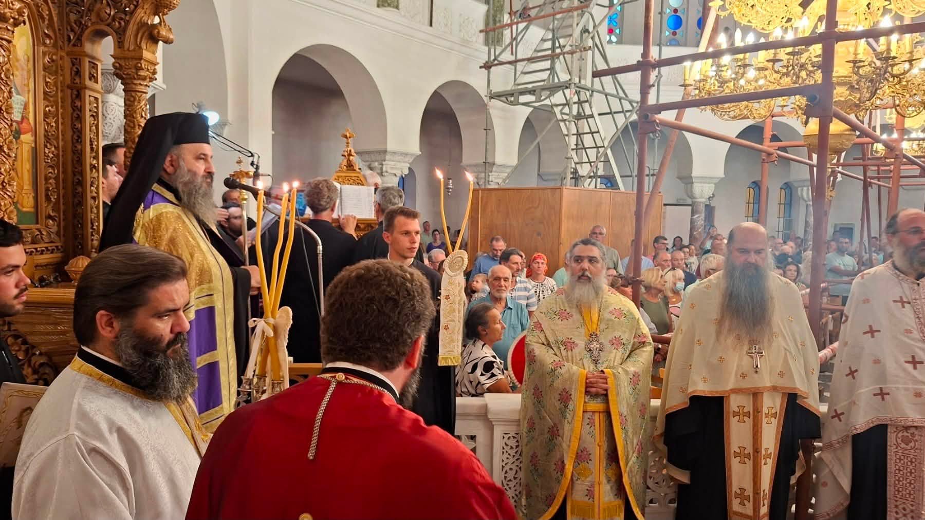 Μέγας Τρισαρχιερατικός Εσπερινός τελέστηκε στον Άγιο Νεκτάριο Αίγινας - μια φωτογραφία 12