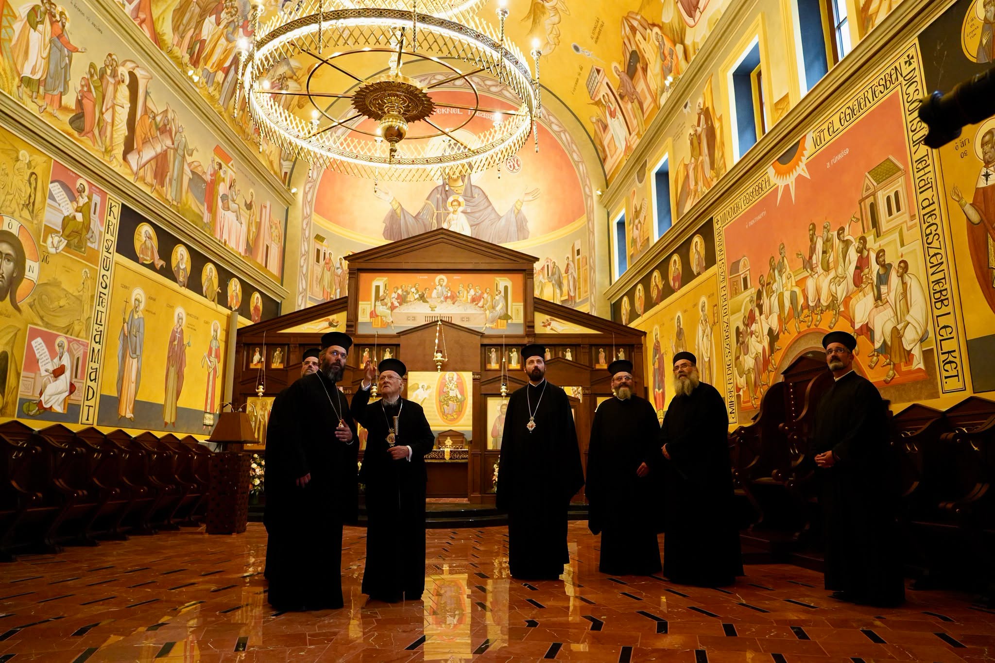 Ο Οικουμενικός Πατριάρχης Βαρθολομαίος αφίχθη στη Βουδαπέστη - μια φωτογραφία 3