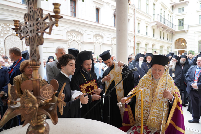 Ο Οικουμενικός Πατριάρχης τέλεσε Θυρανοίξια Ναού στη Βουδαπέστη - μια φωτογραφία 1