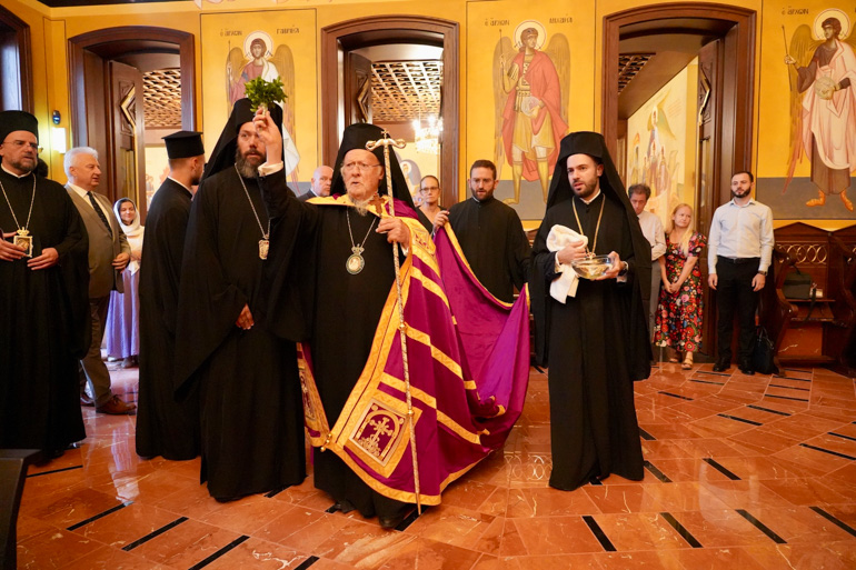 Ο Οικουμενικός Πατριάρχης τέλεσε Θυρανοίξια Ναού στη Βουδαπέστη - μια φωτογραφία 6